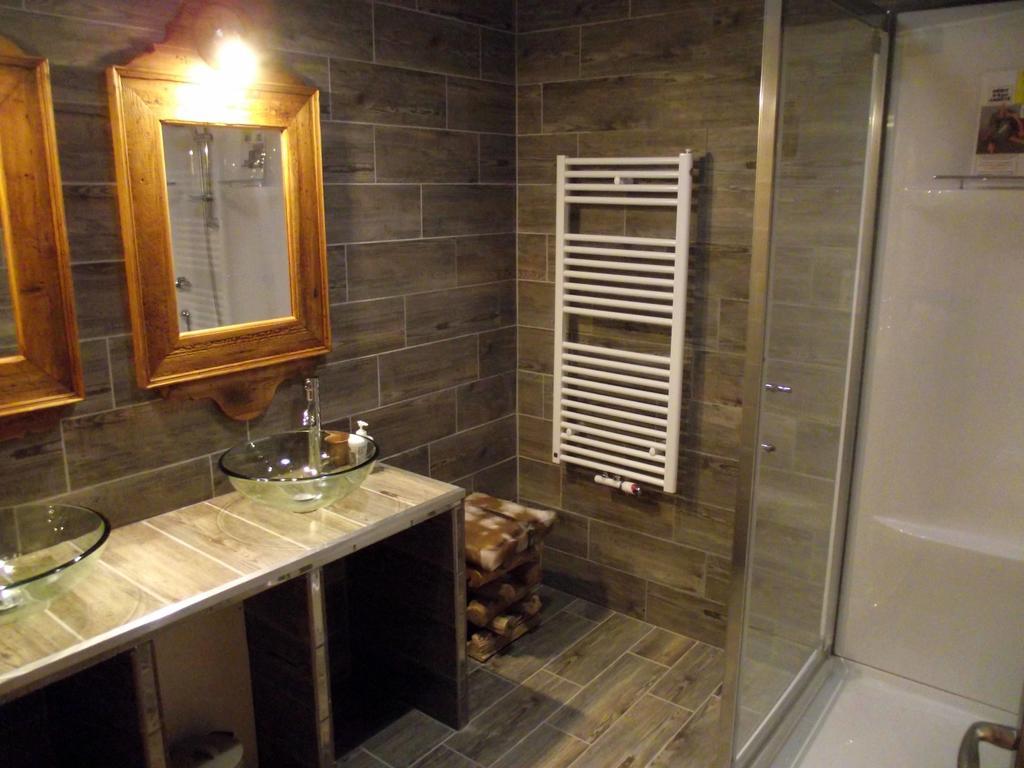 LES BELLES ÉPOQUES B&B - JACUZZI - PISCINE - TERRASSES - BRUMISATEURS - Proche Puy du Fou Saint-Germain-sur-Moine Habitación foto