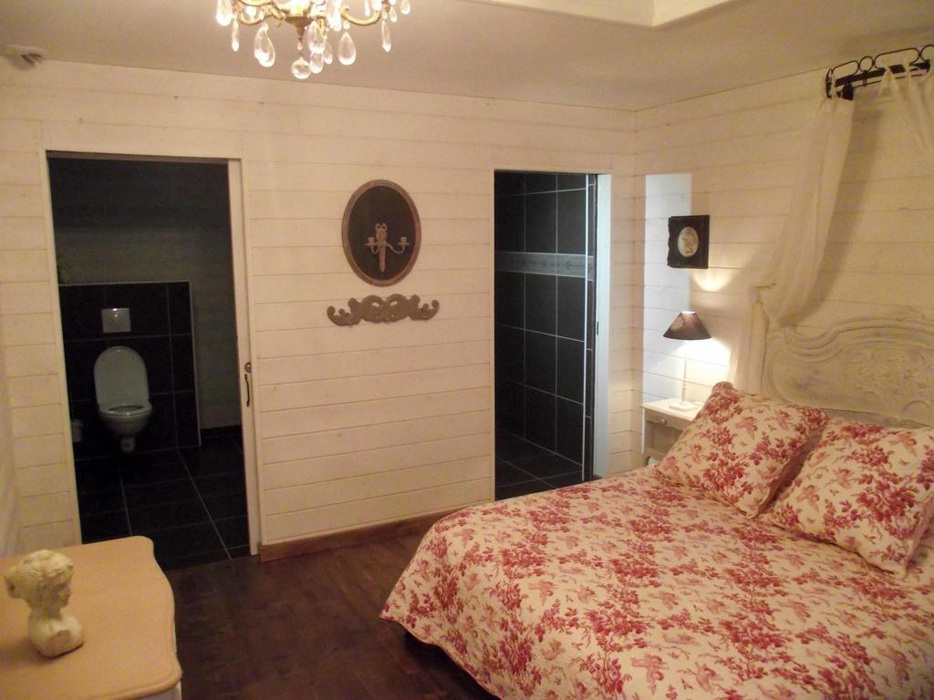 LES BELLES ÉPOQUES B&B - JACUZZI - PISCINE - TERRASSES - BRUMISATEURS - Proche Puy du Fou Saint-Germain-sur-Moine Habitación foto