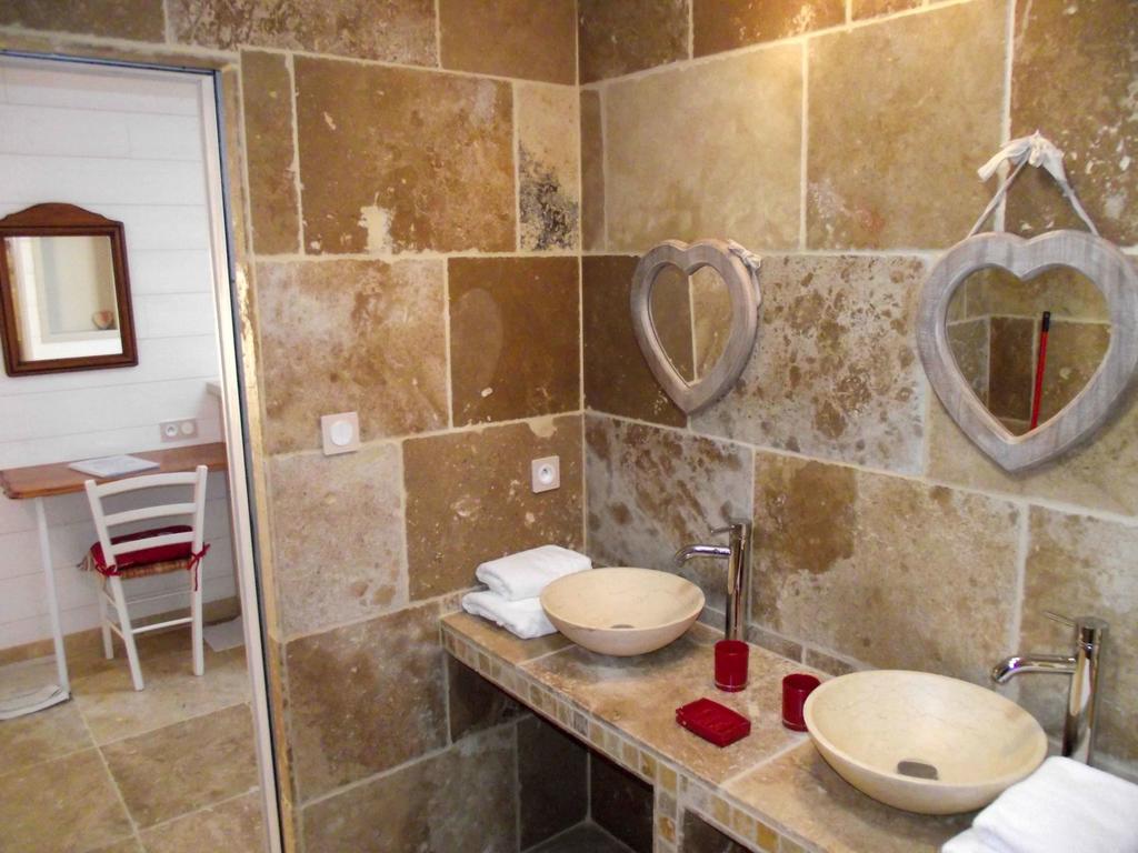LES BELLES ÉPOQUES B&B - JACUZZI - PISCINE - TERRASSES - BRUMISATEURS - Proche Puy du Fou Saint-Germain-sur-Moine Habitación foto