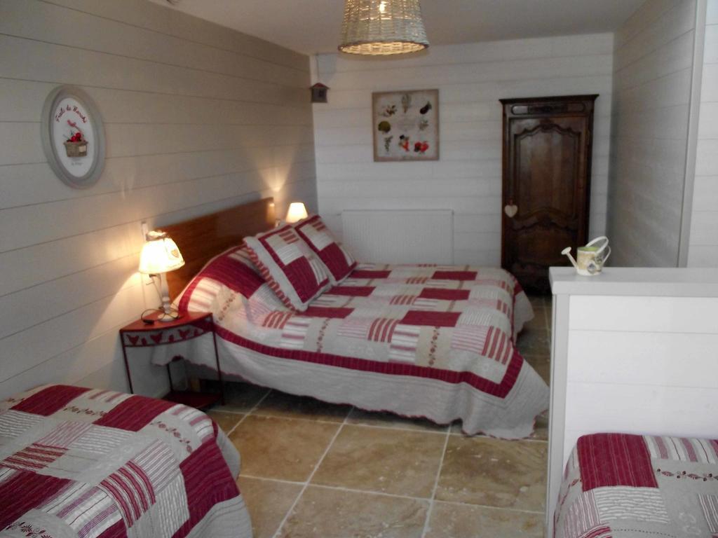 LES BELLES ÉPOQUES B&B - JACUZZI - PISCINE - TERRASSES - BRUMISATEURS - Proche Puy du Fou Saint-Germain-sur-Moine Habitación foto